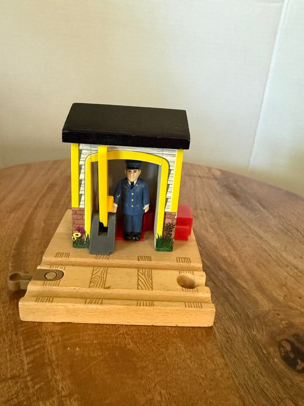 Vintage 2001 Thomas & Friends Wooden Railway Conductor's Shed Toy